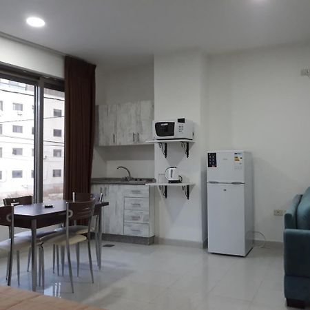 Furnished Apartments Near Mcdonald'S Al-Madina Al-Monawara St Amman Exterior foto
