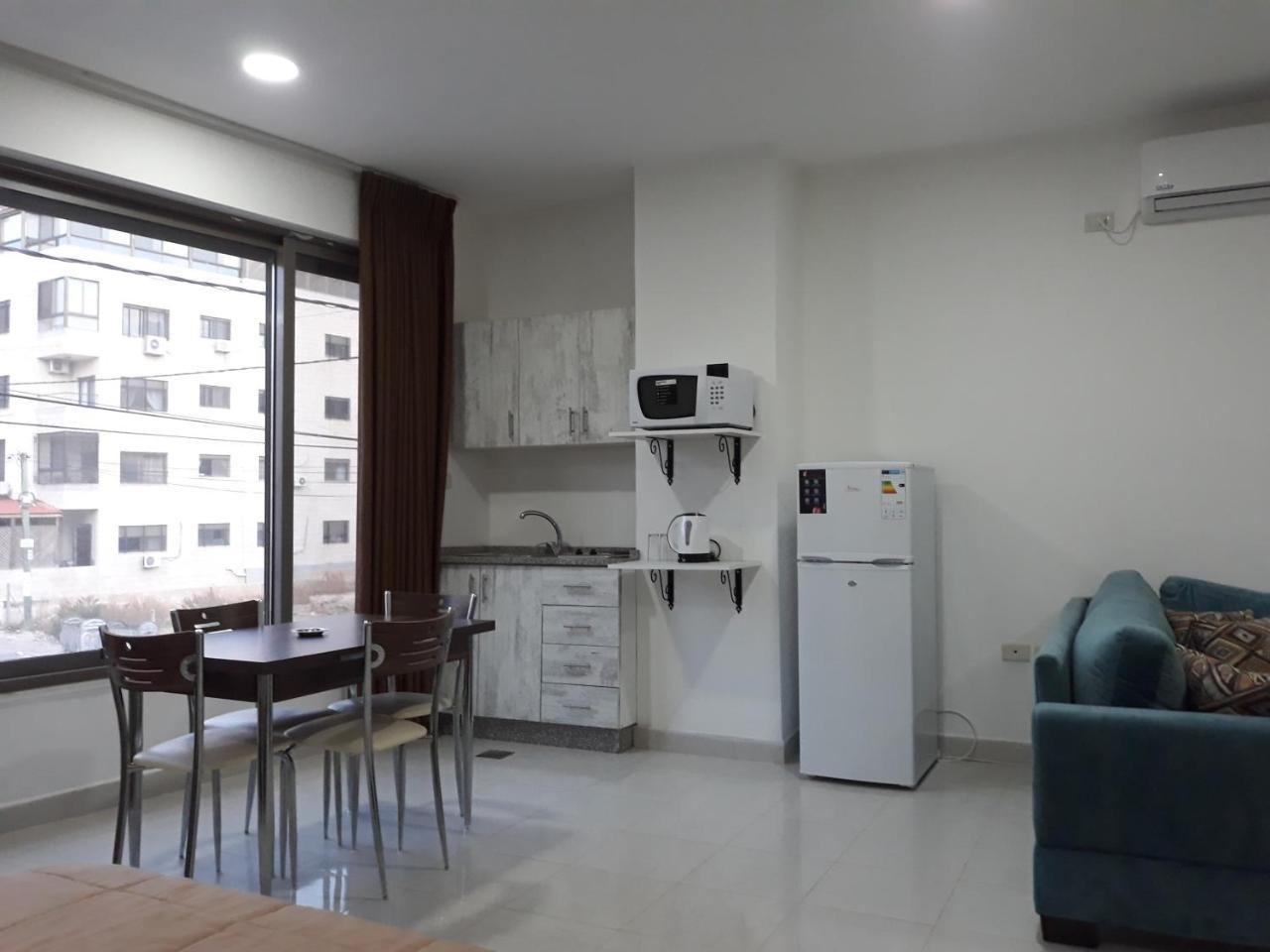 Furnished Apartments Near Mcdonald'S Al-Madina Al-Monawara St Amman Exterior foto