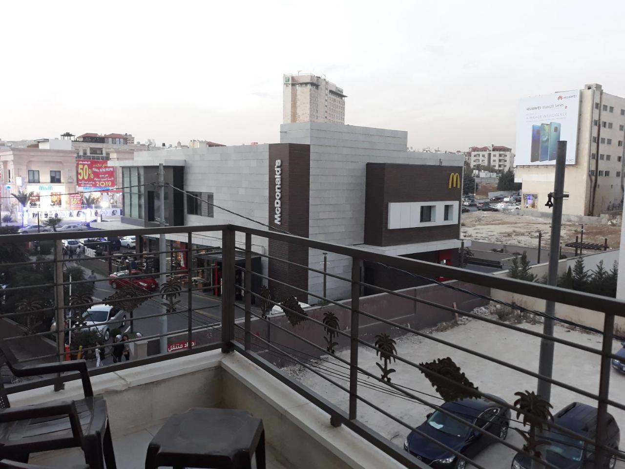 Furnished Apartments Near Mcdonald'S Al-Madina Al-Monawara St Amman Exterior foto